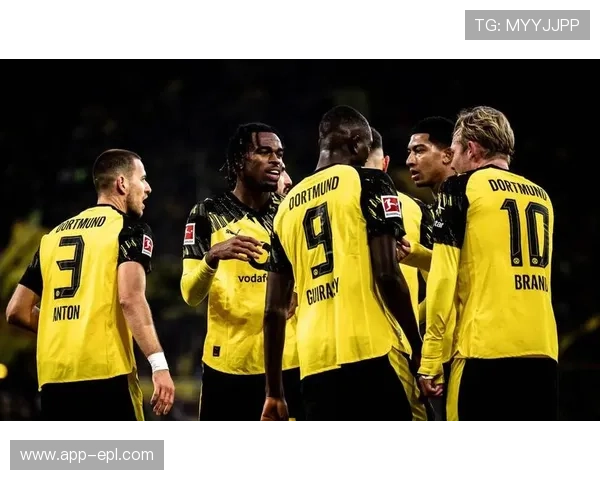 施洛特贝克头球破门瞬间：多特防线核心的进攻贡献